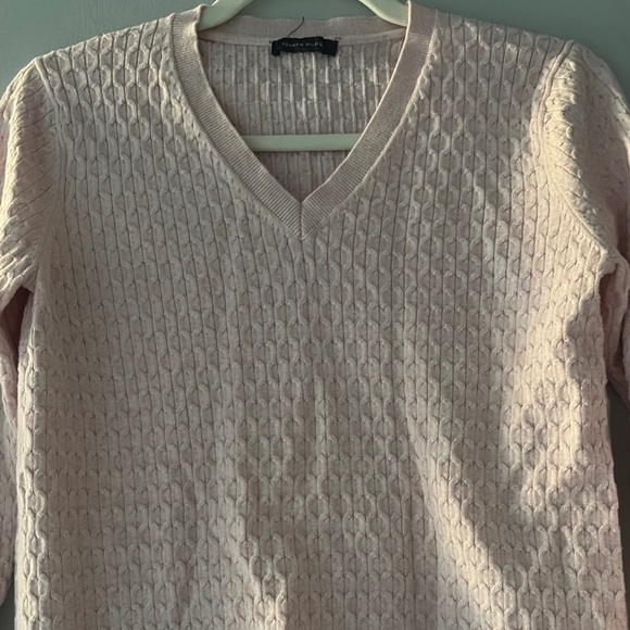 Tommy Hilfiger Light Pink V-Neck Sweater with chic stitch detailing NWOT - Picture 4 of 7
